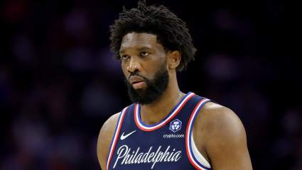 Joel Embiid hace una declaración silenciosa sobre el presidente de los 76ers, Daryl Morey.