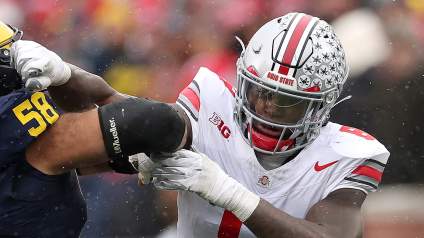 Adam Schefter plantea la posibilidad de que los Cowboys adquieran a Arvell Reese mediante un intercambio, en un escenario "improbable".