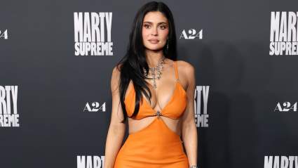 Kylie Jenner les muestra a sus fans un nuevo vistazo al interior de su casa en Hidden Hills y revela su parte favorita.