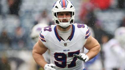 Los Browns reciben la instación de fichar a un defensor de pase cinco veces seleccionado para el Pro Bowl para que forme pareja con Myles Garrett.