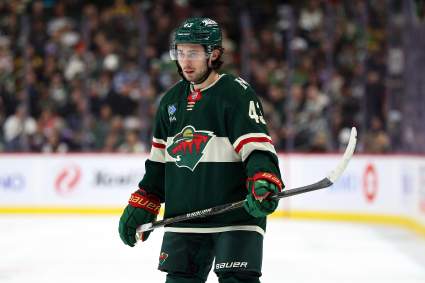 Los Minnesota Wild anuncian noticias preocupantes sobre Quinn Hughes en medio de los playoffs de la Copa Stanley.