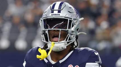 Bill es duramente criticado por dejar pasar al receptor de los Cowboys de 129 millones de dólares y optar por intercambiarlo por DJ Moore.