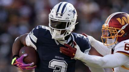 El receptor All-Pro de los Cowboys, George Pickens, firma la etiqueta de jugador franquicia.