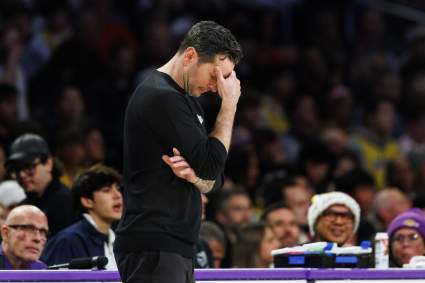 Los Angeles Lakers anuncian un cambio repentino en el informe de lesiones antes del partido contra los Thunder.