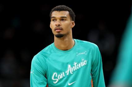 Los Spurs consiguen a Victor Wembanyama como suplente procedente de Michigan en el simulacro de draft de la NBA.