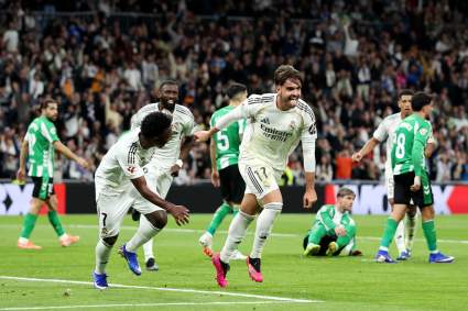 El partido entre Real Madrid y Real Betis termina en un final dramático que pone en entredicho la lucha por el título.