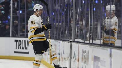 La NHL anuncia una sanción para Nikita Zadorov de los Bruins.