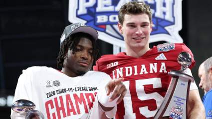 Fernando Mendoza elogia efusivamente a D'Angelo Ponds, la selección de los Jets en el draft.