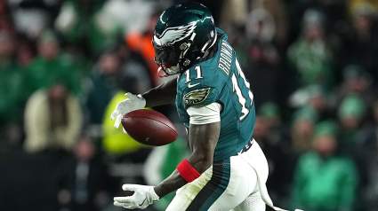 Adam Schefter arroja luz sobre el cronograma del traspaso de AJ Brown.