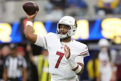 Jacoby Brissett no asistirá al programa de pretemporada debido a una disputa contractual.