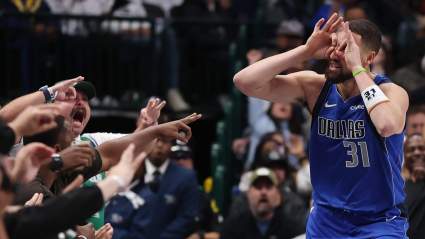 DJ Akademiks arremete contra Megan Thee Stallion tras su ruptura con Klay Thompson.