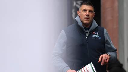 Salen a la luz nuevas fotos de Mike Vrabel y Dianna Russini besándose en 2020.