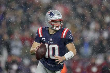 Drake Maye elude los elogios mientras se prepara para la temporada 2026.