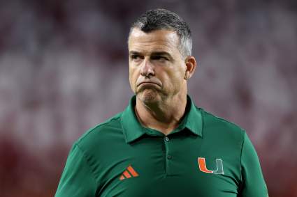 Miami le ofreció millones a su mariscal de campo estrella para que se saltara el Draft de la NFL y se transfiriera.