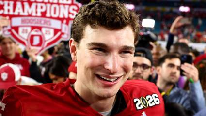 Los Raiders incorporan un arma "dinámica" a cambio de Fernando Mendoza en el último simulacro de draft de un experto.