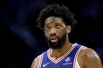 Los Philadelphia 76ers dan una sorprendente actualización sobre Joel Embiid contra los Rockets.