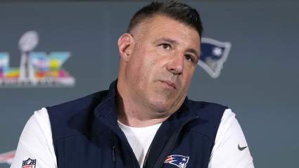 Un empleado destacado de los Patriots reacciona a las fotos de Mike Vrabel y Dianna Russini.