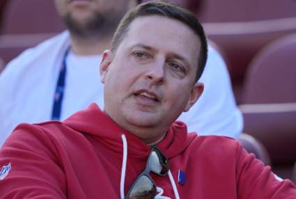 El vicepresidente ejecutivo de los Patriots, Eliot Wolf, comparte detalles sobre el plan del equipo en la posición de ala defensiva.