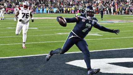 Instan a los Patriots a intercambiar 2 selecciones por Uchenna, una ventaja en el draft al estilo Nwosu.
