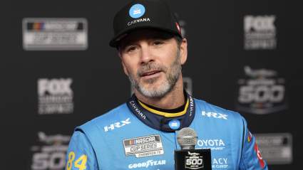 Jimmie Johnson revela nuevos detalles sobre los planes de Legacy Motor Club para la NASCAR en 2027.