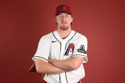 Los Dodgers anuncian la incorporación de un exlanzador de los Diamondbacks y los Athletics a su plantilla.