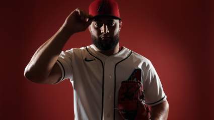 Los Cerveceros incorporan a un lanzador de alta velocidad en un movimiento discreto para su bullpen.