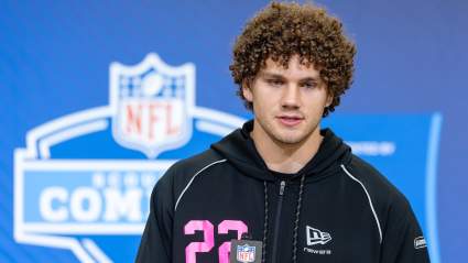 Los Buccaneers reciben al ala cerrada de 1,96 metros y 112 kilos que rompió el récord de Travis Kelce.