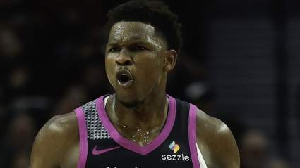 Anthony Edwards recibe malas noticias antes del partido entre los Timberwolves y los Pistons.