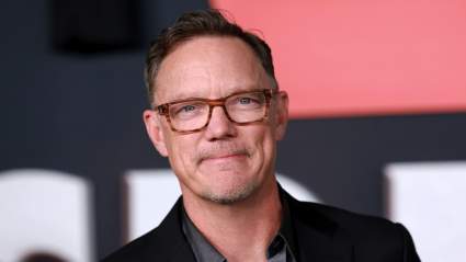 Matthew Lillard revela con humor por qué cree que Hollywood lo está contratando de nuevo.