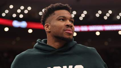 Giannis Antetokounmpo perdió una bonificación "significativa" de Nike después de que los Bucks le impidieran jugar: Informe