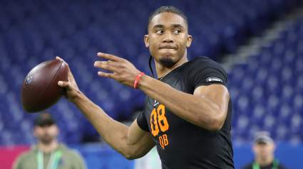 Los Cowboys organizan una sesión de entrenamiento privada previa al draft para el mariscal de campo de 1,98 metros y 103 kilos.