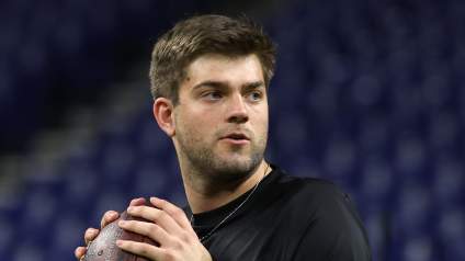 Los Chiefs se arriesgan con un mariscal de campo de alto perfil lesionado en el Draft de la NFL.