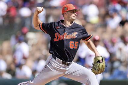 Los Detroit Tigers anuncian su decisión sobre la plantilla respecto a un jugador con seis años de experiencia en la MLB antes del partido contra los Brewers.