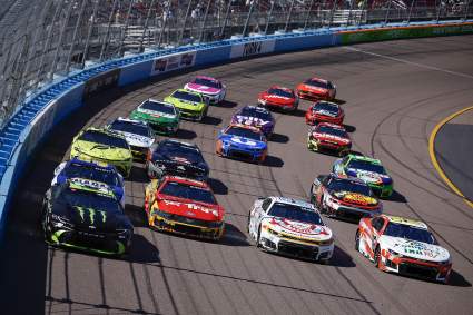 La lista de participantes de NASCAR en Kansas Speedway trae un giro inesperado