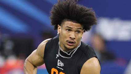 El presentador de ESPN se disculpa con el receptor de los Browns, Denzel Boston.