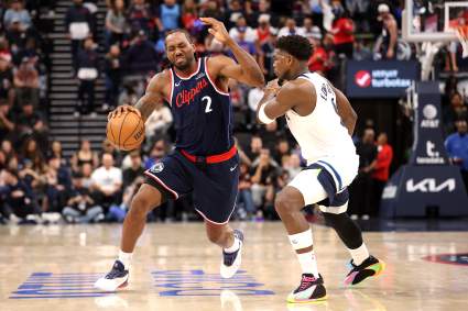 Steve Kerr acusa a Kawhi Leonard de provocar faltas.