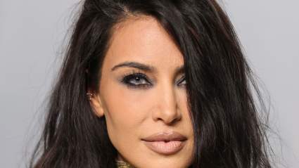 Kim Kardashian rinde homenaje a las "madres beisboleras" que no se detendrán ante nada por sus hijos.