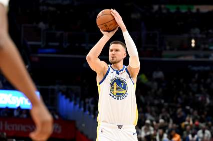 Los Golden State Warriors anuncian la incorporación de Kristaps Porzingis antes del partido contra los Lakers.