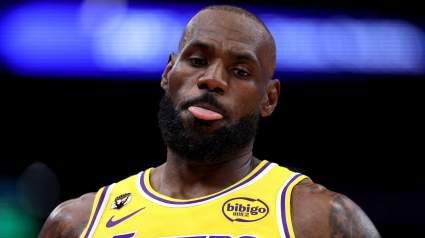 Los Lakers revelan detalles sobre la lesión de LeBron James después de que la estrella fuera descartada para el partido contra los Thunder.