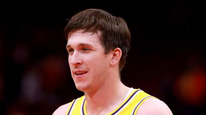 Según informes, los Lakers toman la decisión final sobre Austin Reaves para el quinto partido.