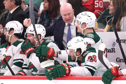 El centro de los Minnesota Wild recibe un mensaje brutal.
