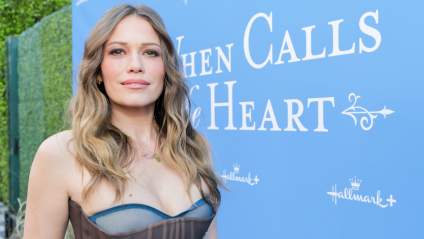 La estrella de Hallmark, Bethany Joy Lenz, celebra sus 45 años con mucho estilo, y sí, el rojo es su color.