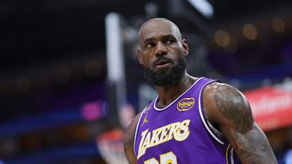 Los Lakers anuncian la decisión sobre su quinteto inicial contra los Warriors tras la noticia sobre LeBron James.