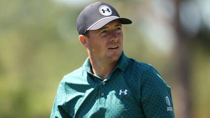 Jordan Spieth recibe un gran impulso en el Campeonato Cadillac tras la retirada de Rory McIlroy.