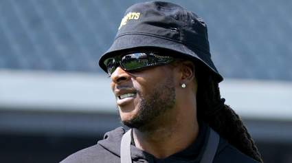 Davante Adams anuncia noticias importantes en medio de las especulaciones sobre un posible traspaso a los Rams.