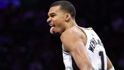 Victor Wembanyama sigue los pasos de Tim Duncan en la victoria del cuarto partido contra los Blazers.