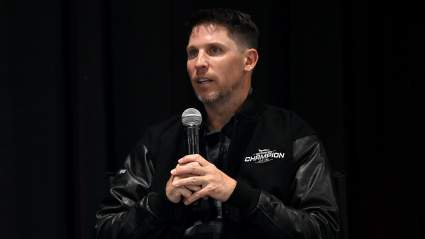 NASCAR: Denny Hamlin lanza una advertencia tras el incidente de Carson Hocevar en Talladega.
