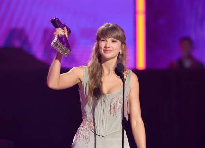 Taylor Swift invita a Kim Kardashian a la boda de Travis Kelce con la esperanza de poner fin a su enemistad de una vez por todas.