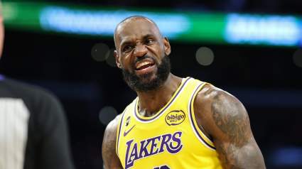 Un excompañero de LeBron James insta a la estrella de los Lakers a abandonar el barco en la agencia libre.