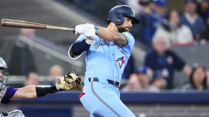 El jardinero de los Blue Jays revela su lesión y ofrece una actuación espectacular.